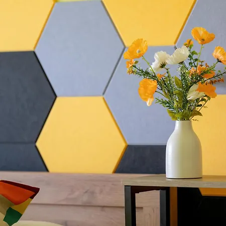 Apartamento Colorful Rataje With Parking And Air Conditioning By Renters