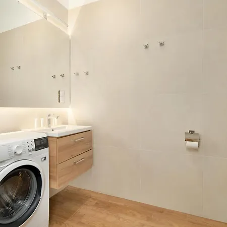 Colorful Rataje With Parking And Air Conditioning By Renters Poznan