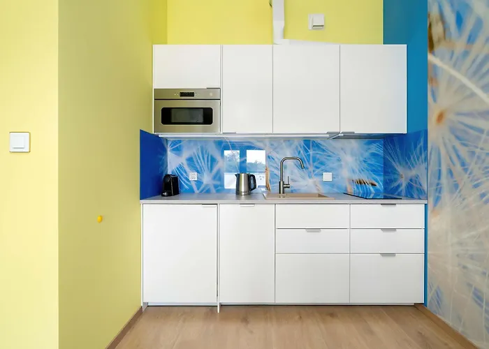 Colorful Rataje With Parking And Air Conditioning By Renters شقة *