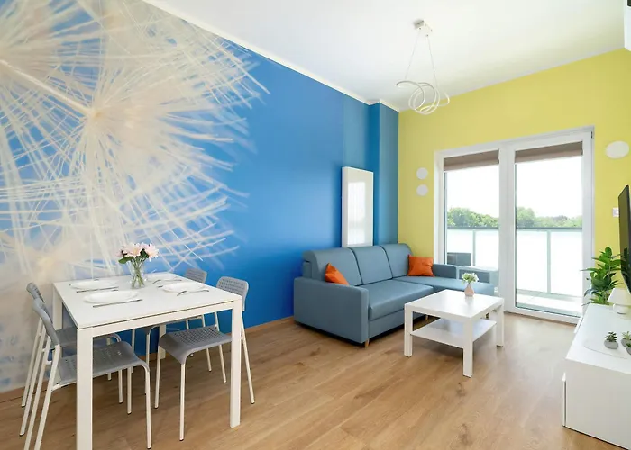 Colorful Rataje With Parking And Air Conditioning By Renters بوزنان