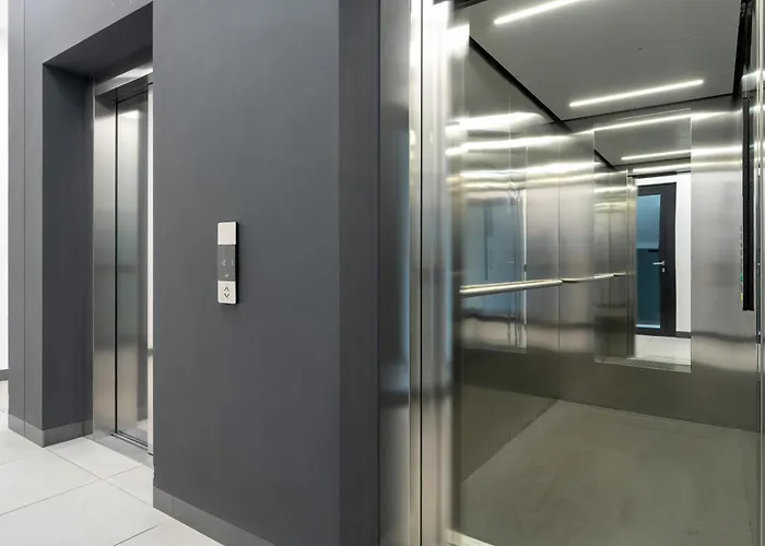 Colorful Rataje With Parking And Air Conditioning By Renters شقة بوزنان