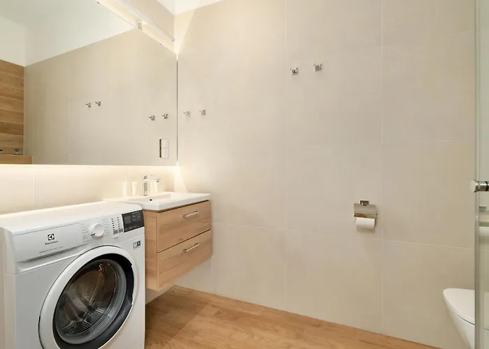 Colorful Rataje With Parking And Air Conditioning By Renters بوزنان