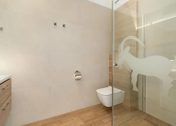 Colorful Rataje With Parking And Air Conditioning By Renters * بوزنان